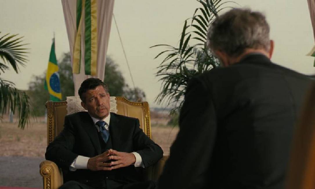 O presidente brasileiro Filo (Al Coronel) contracena com Vincent Cassel Foto: Reprodução