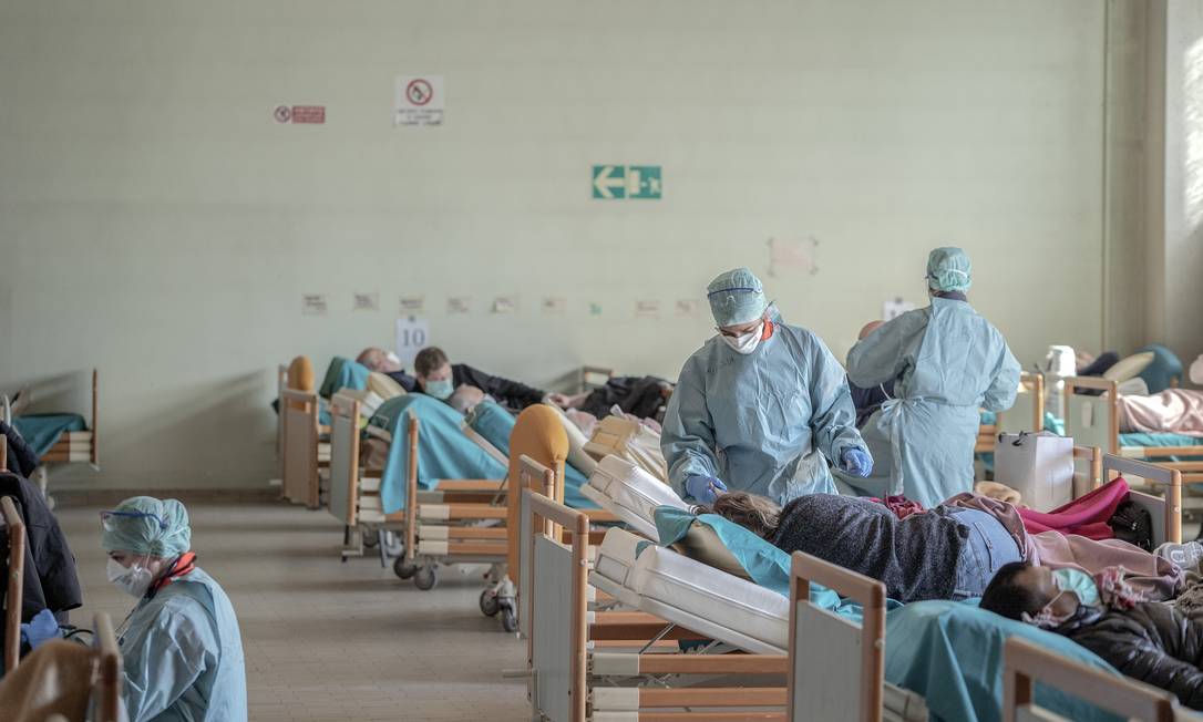 Lavanderia de hospital em Brescia, na Itália, é usada para pacientes com suspeita de Covid-19 Foto: ALESSANDRO GRASSANI / Agência O Globo