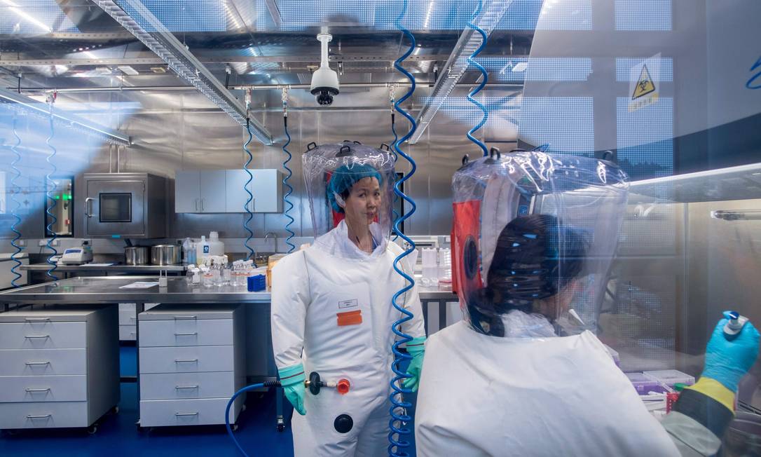 Foto mostra o interior do laboratório do Instituto de Virologia de Wuhan, em fevereiro de 2017 Foto: JOHANNES EISELE / AFP