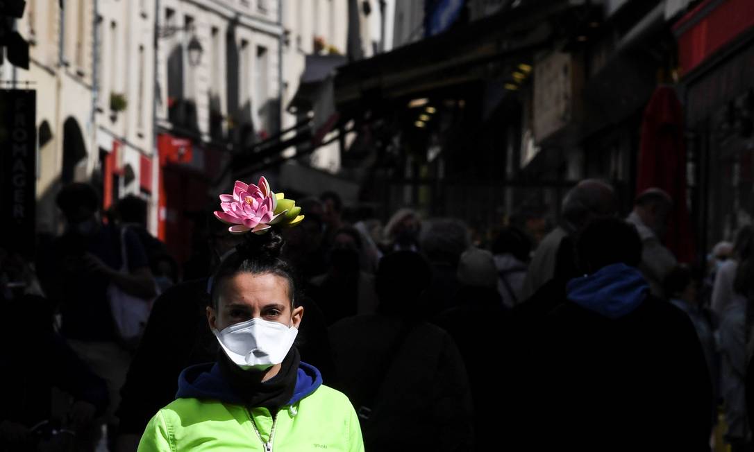 França está há 47 dias com restrição de circulação e vai relaxar confinamento a partir de 11 de maio Foto: ALAIN JOCARD/AFP