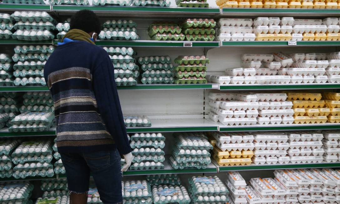 Desemprego e queda da renda empurram o consumidor para proteínas mais baratas, enquanto o consumo de carnes mais nobres cai
Foto:
Pedro Teixeira
/
Agência O Globo
