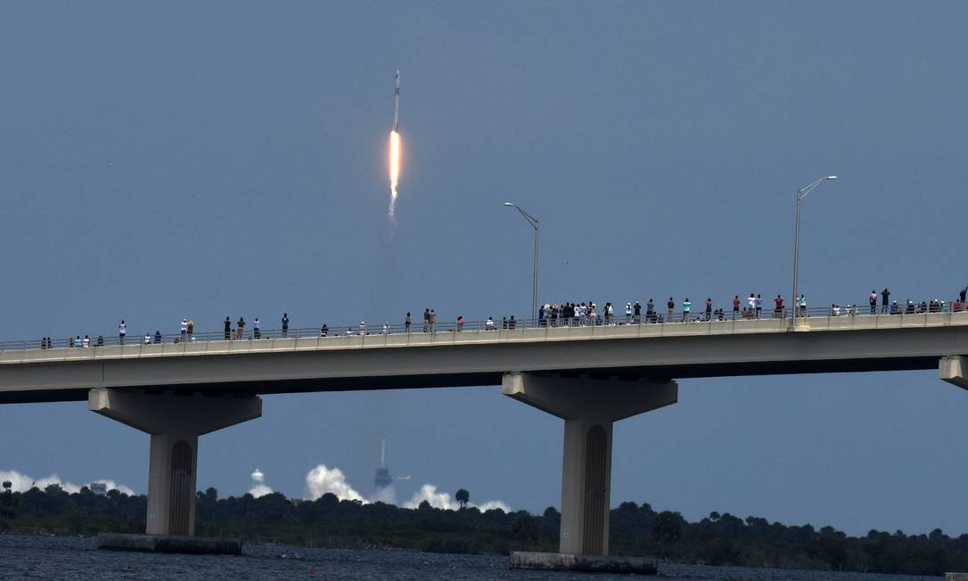 SpaceX foi lançado em Titusville, na Flórida, neste sábado, com astronautas Bob Behknen e Doug Hurley a bordo Foto: Red Huber / AFP