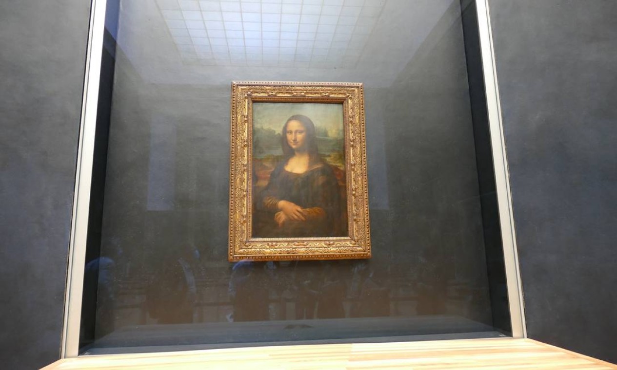 Após mais de três meses de confinamento, a Mona Lisa se prepara para seu aguardado reencontro com o público saudoso de seu enigmático sorriso. Fechado desde o 13 de março por causa da Covid-19, o Museu do Louvre reabrirá suas portas em 6 de julho Foto: Fernando Eichenberg / Agência O Globo