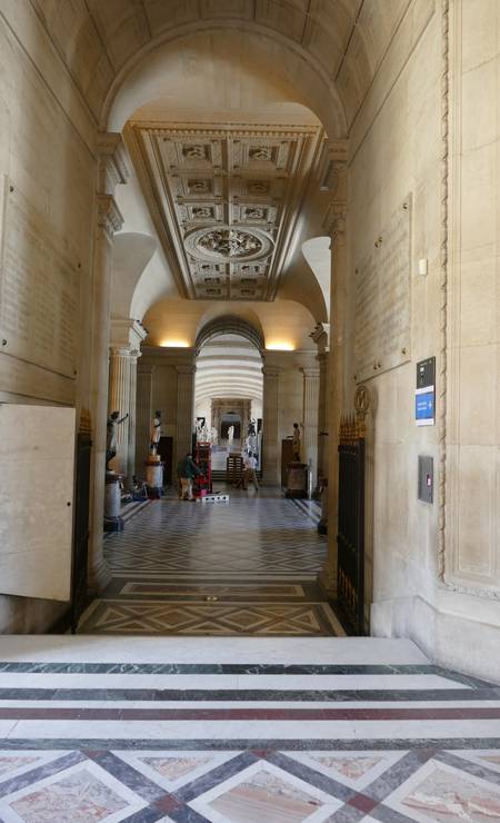 Com a reabertura, o Louvre espera atrair no máximo 30% do usual número de visitantes diários do museu Foto: Fernando Eichenberg / Agência O Globo