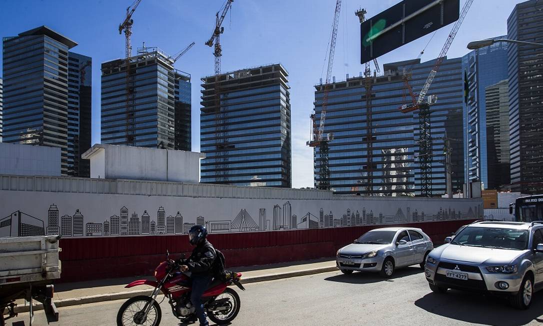 Na foto, a Avenida Luiz Carlos Berrini, centro do mercado financeiro de São Paulo: mudanças com trabalho de casa. Foto: Edilson Dantas / Agência O Globo