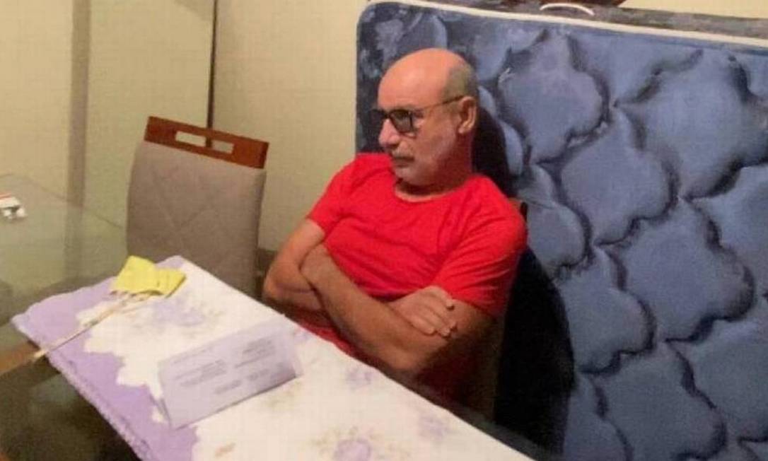 O ex-assessor Fabrício Queiroz, no momento em que foi preso, em Atibaia (SP), na casa do advogado de Flávio Bolsonaro Foto: Reprodução