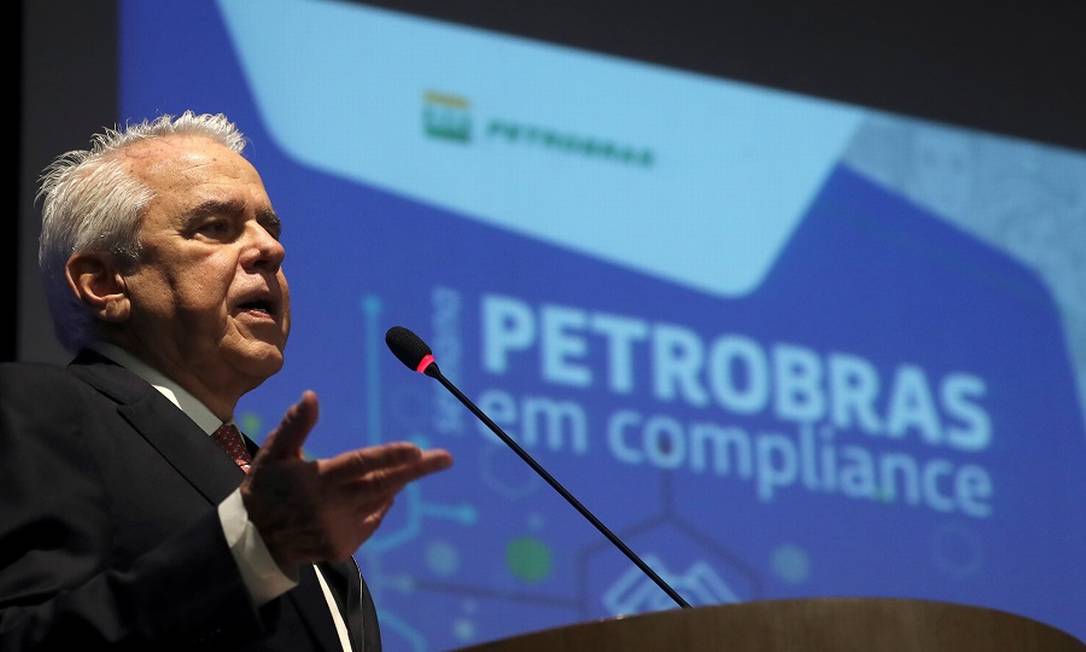 Castello Branco: Petrobras vai reduzir funcionários para operar de modo "mais eficiente". Foto: Sergio Moraes / Reuters