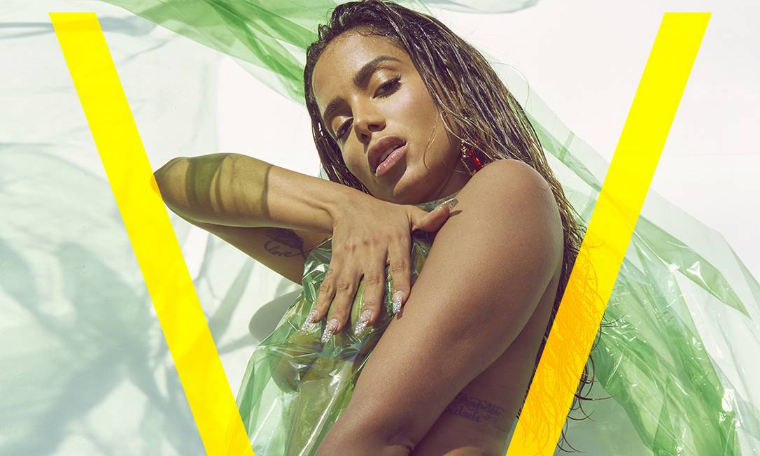 Anitta na capa da versão digital da V Magazine Foto: Reprodução