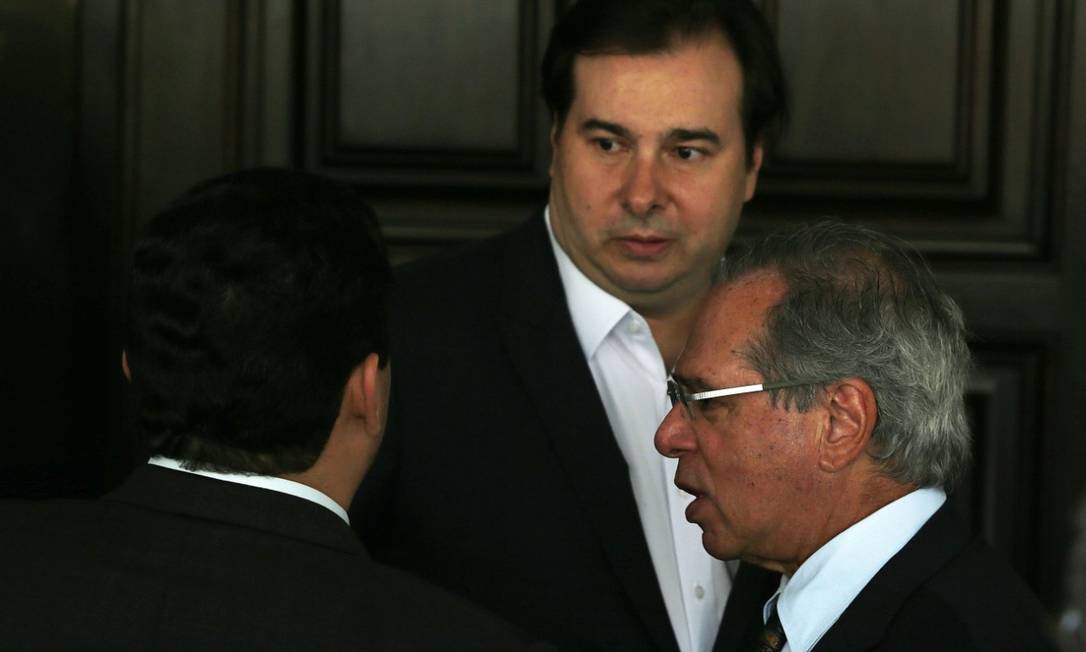 O ministro Paulo Guedes em encontro com os presidentes da Câmara, Rodrigo Maia (DEM-RJ), e Davi Alcolumbre (DEM-AP) em 05-08-2019 Foto: Jorge William / Agência O Globo