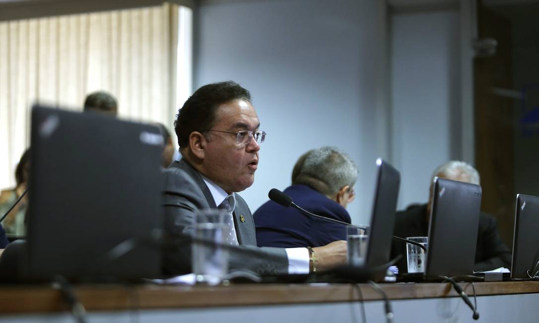 Senador Roberto Rocha (PSDB-MA), presidente da comissão mista do Congresso que trata da reforma tributária Foto: Jorge William / Agência O Globo
