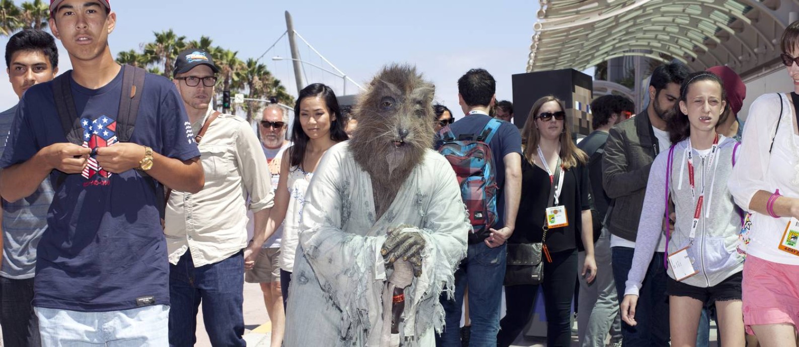 Um fã vestido de Mestre Splinter, personagem do desenho animado “Tartarugas Ninja”, em meio ao público da edição de 2015 da Comic-Con International, em San Diego, na Califórnia Foto: John Francis Peters / NYT