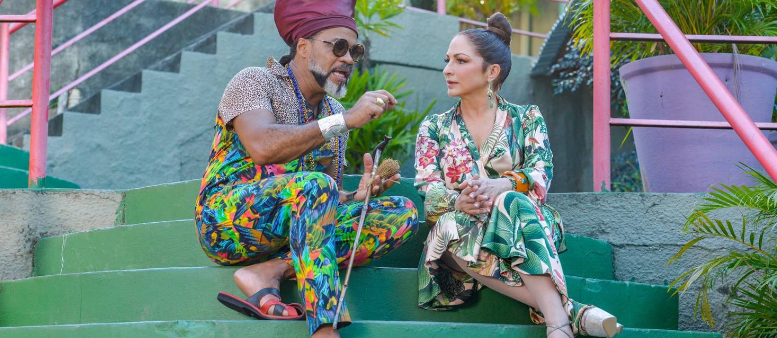 A cantora cubana Gloria Estefan e o músico brasileiro Carlinhos Brown em Salvador, durante as gravações de "Brazil305" Foto: BJ Formento / Divulgação