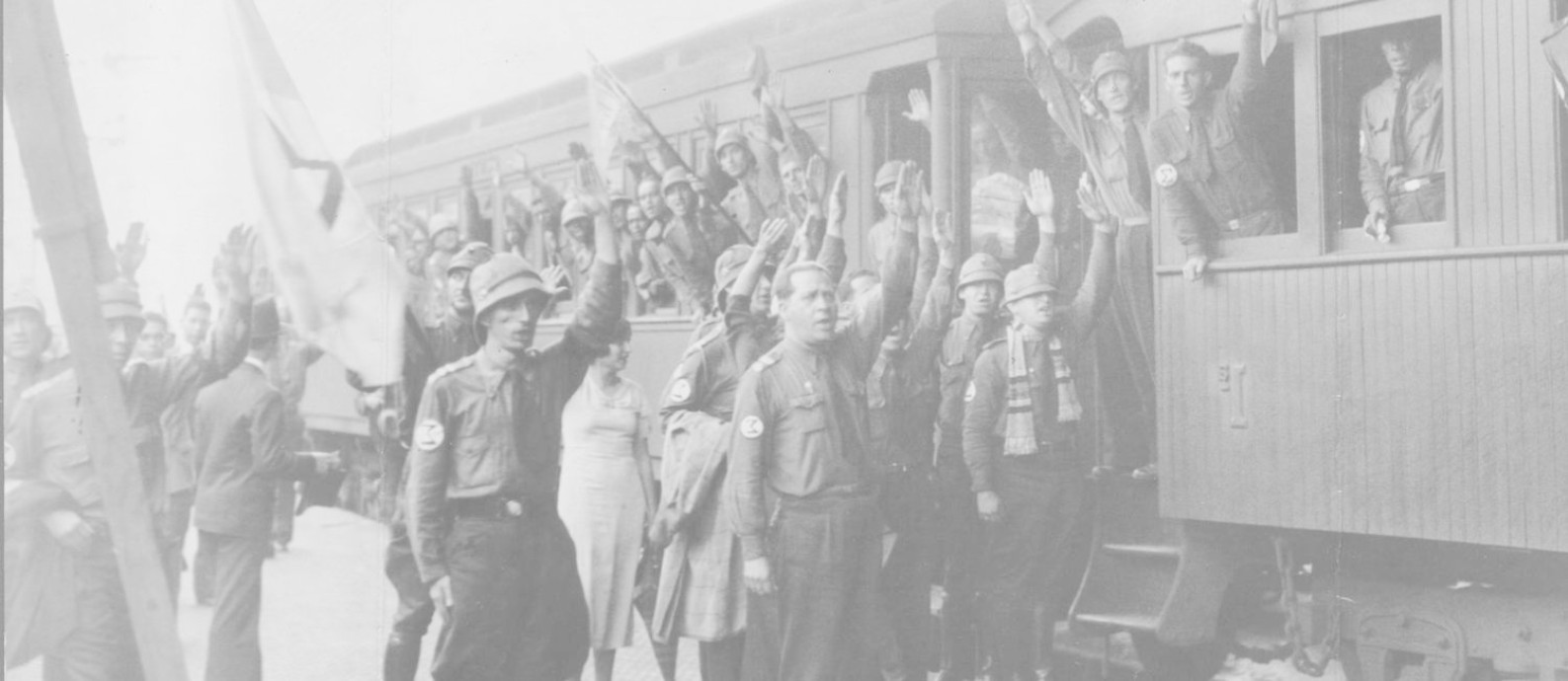 Manifestação de integralistas em 1930 Foto: Arquivo / O GLOBO