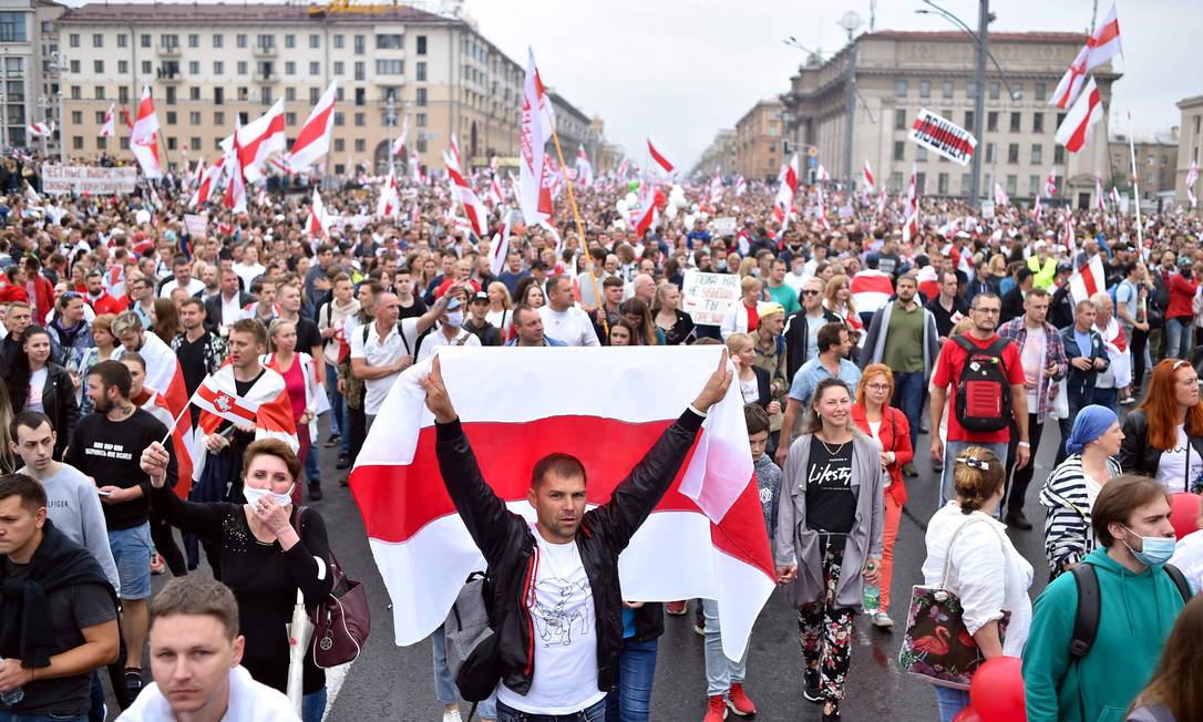 Manifestantes voltam às ruas de Minsk, na Bielorrússia, para protestar contra o presidente Lukashenko Foto: SERGEI GAPON / AFP/23-08-2020