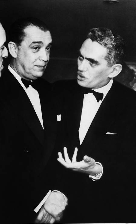Samuel Wainer e o presidente Juscelino Kubistchek na inauguração de Brasília, em 21 de abril de 1960 Foto: Acervo Pinky Wainer / Divulgação