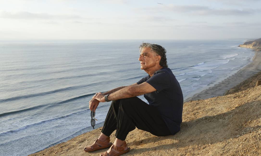 Deepak Chopra, em La Jolla, California, onde vive: guru da autoajuda e meditação Foto: PHILIP CHEUNG / NYT