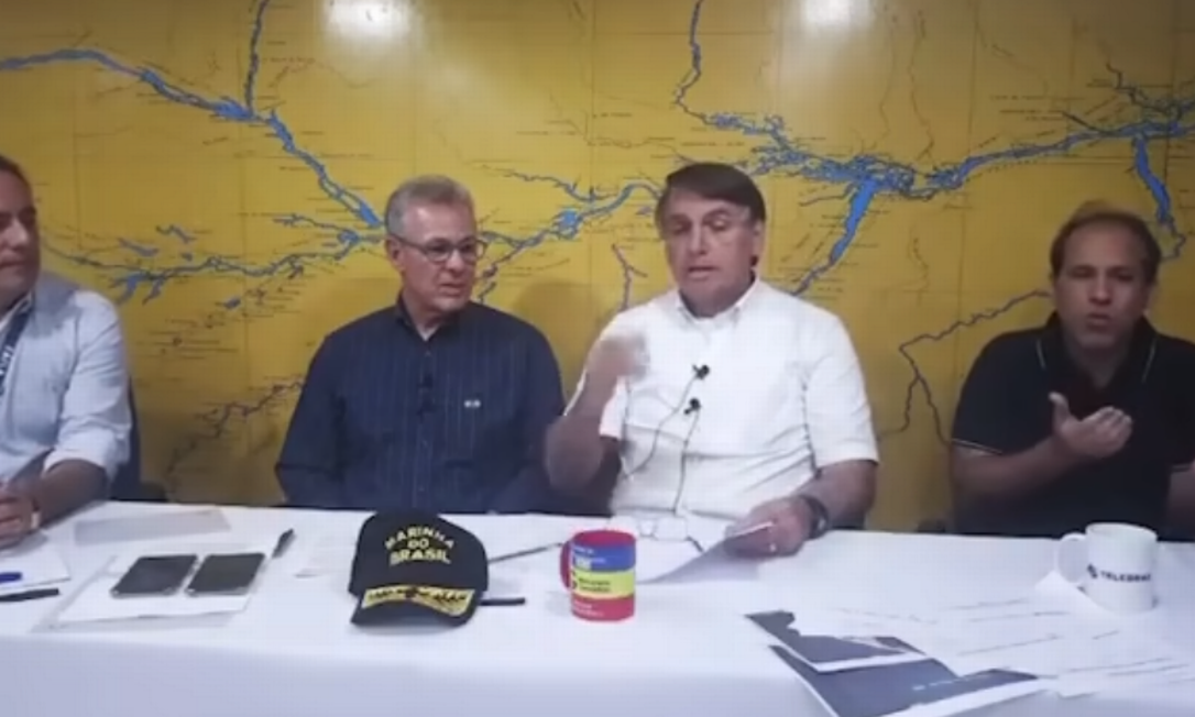 Presidente Jair Bolsonaro em live semanal Foto: Reprodução/ Facebook