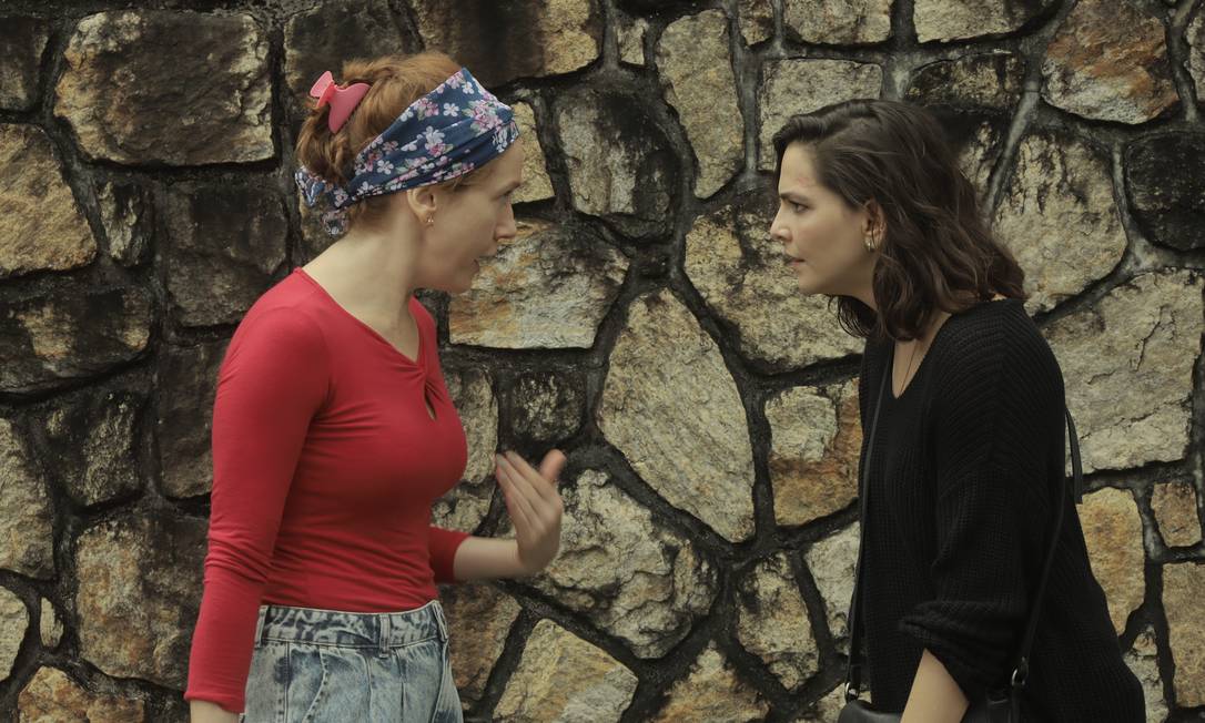 Camila Morgano (Janete) e Tainá Müller (Verônica) na série 'Bom dia, Verônica' Foto: Suzanna Tierie / Netflix