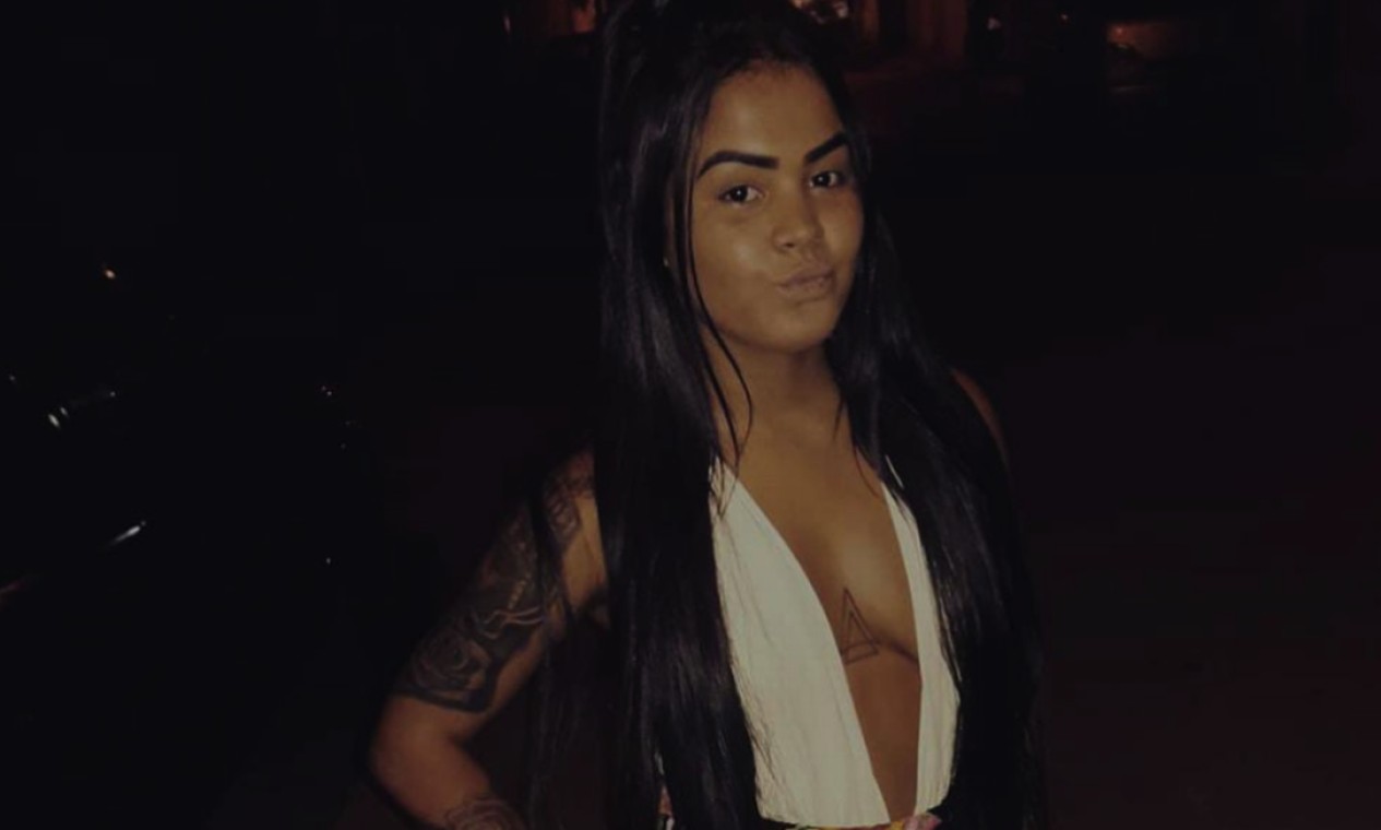 Bianca Lourenço, de 24 anos, foi tirada à força de um churrasco na favela Kelson's, na Zona Norte, pelo traficante Dalton Luiz Vieira Santana, ex-namorado dela. Nove dias depois, um corpo mutilado foi encontrado na Ilha do Fundão. Era o de Bianca Foto: Acervo pessoal