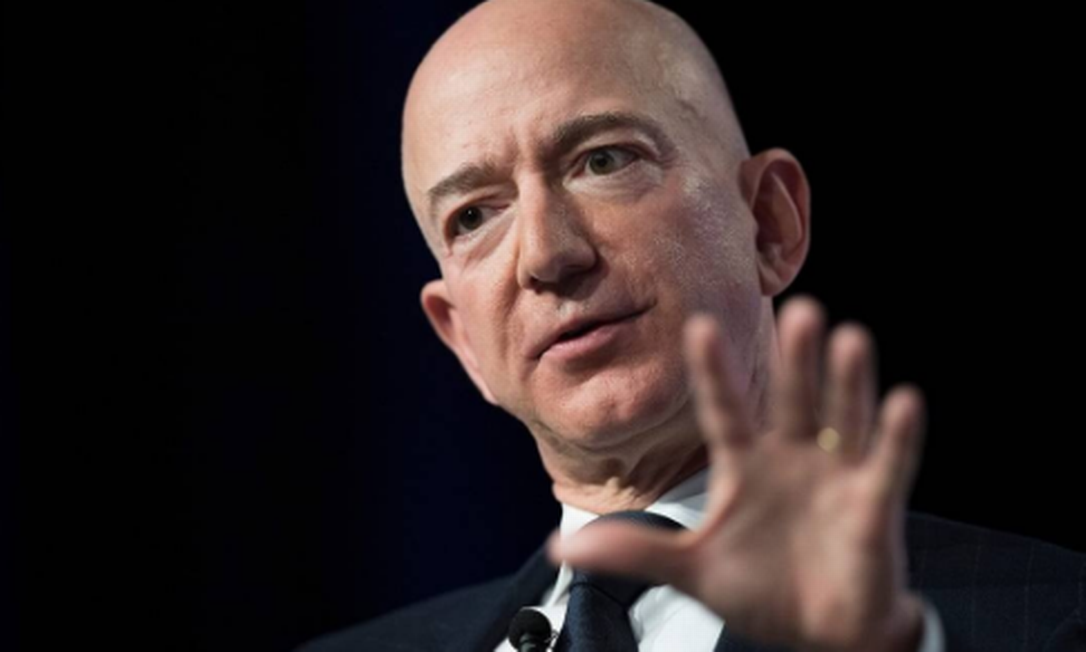 Jeff Bezos, fundador da Amazon, está na lista dos 10 maiores bilionários do mundo Foto: JIM WATSON / AFP