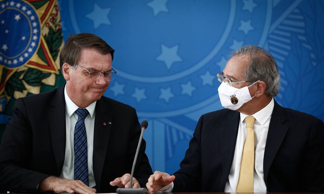 O presidente Jair Bolsonaro e o ministro da Economia, Paulo Guedes, durante pronunciamento no Palácio do Planalto Foto: Pablo Jacob/Agência O Globo/05-02-2021