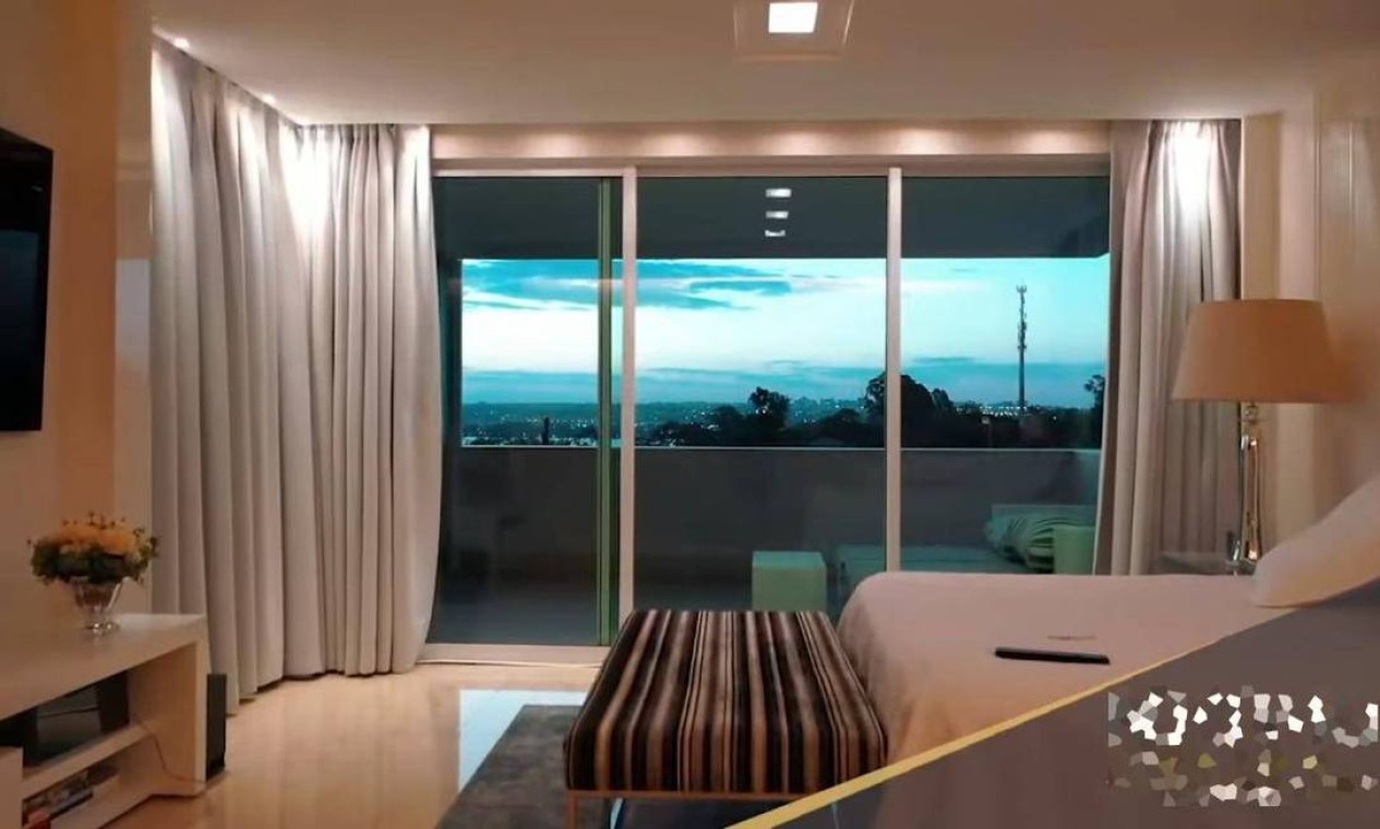 Quarto da mansão comprada por Flávio Bolsonaro Foto: Reprodução