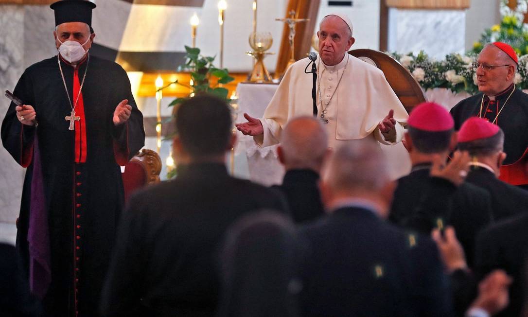 Papa Francisco fala na Catedral da Nossa Senhora do Perpétuo Socorro, em Bagdá. Foto: AHMAD AL-RUBAYE / AFP