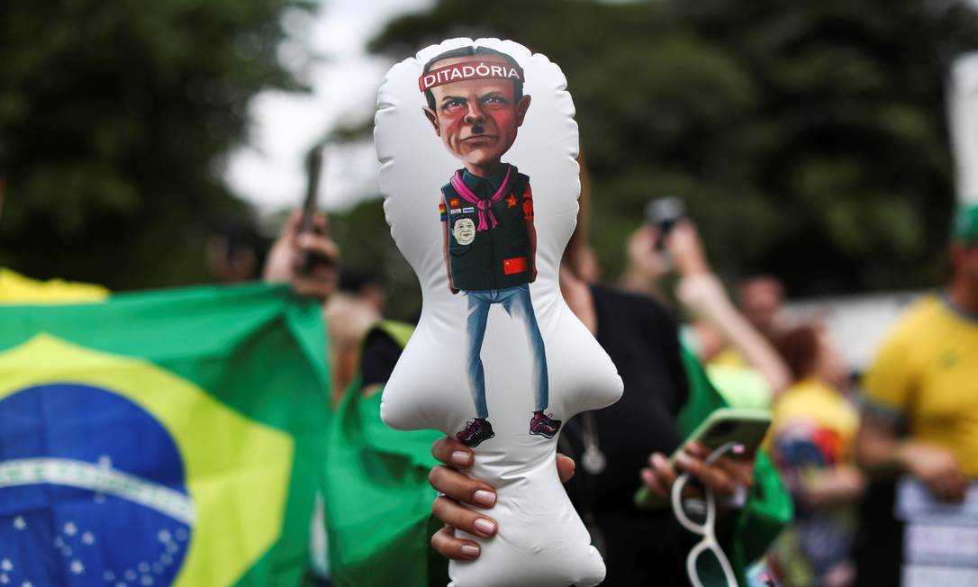 Doria é alvo de protesto contra isolamento social, em São Paulo Foto: AMANDA PEROBELLI / REUTERS