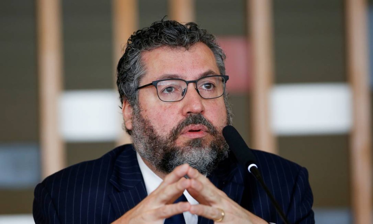 O ministro das Relações Exteriores, Ernesto Araújo, pediu demissão do cargo no dia 29 de março, após virar alvo do Centrão por causa da má gestão do governo no combate à pandemia. Foto: ADRIANO MACHADO / REUTERS