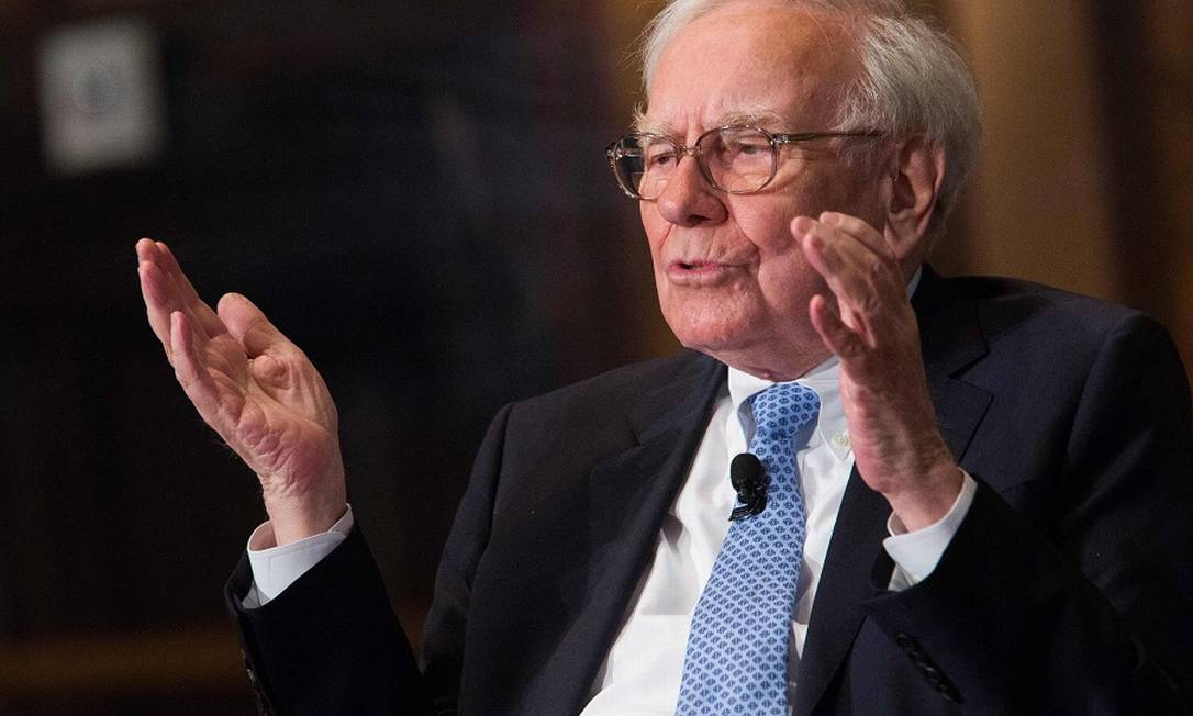 Warren Buffett chega ao Olimpo dos bilionários aos 90 anos Foto: DREW ANGERER / AFP