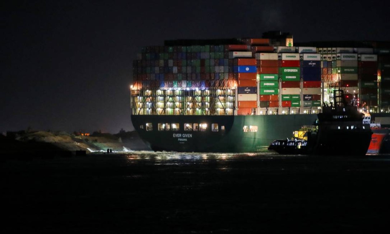 Canal de Suez, no Egito, é rota para cerca de 12% do comércio global Foto: MOHAMED ABD EL GHANY / REUTERS