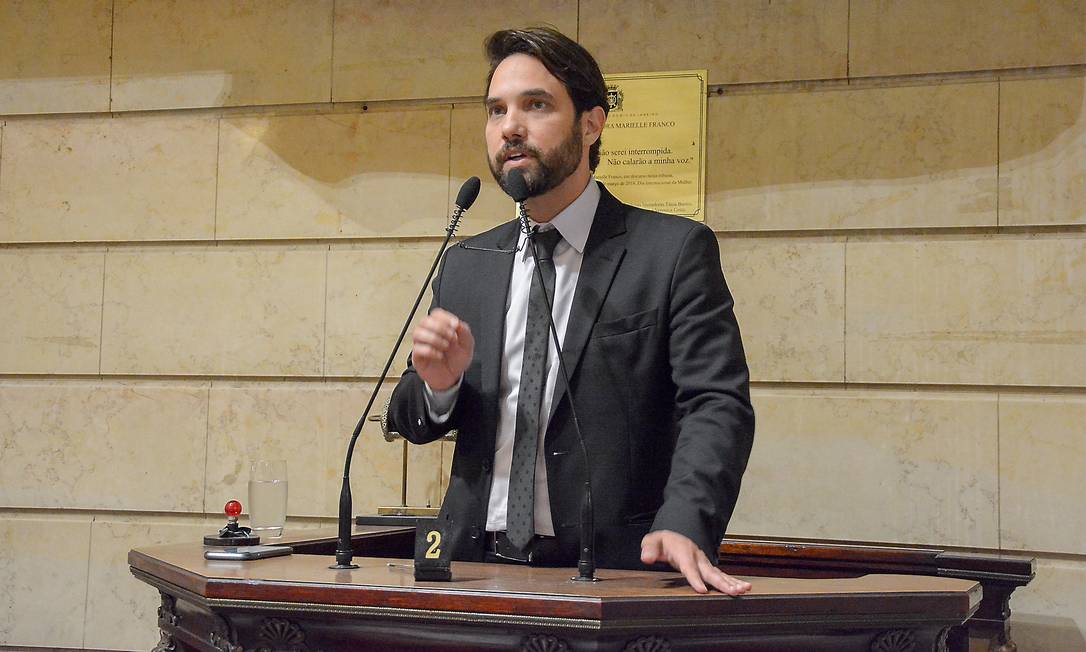Doutor Jairinho durante discurso na Câmara de vereadores Foto: Renan Olaz / Agência O Globo