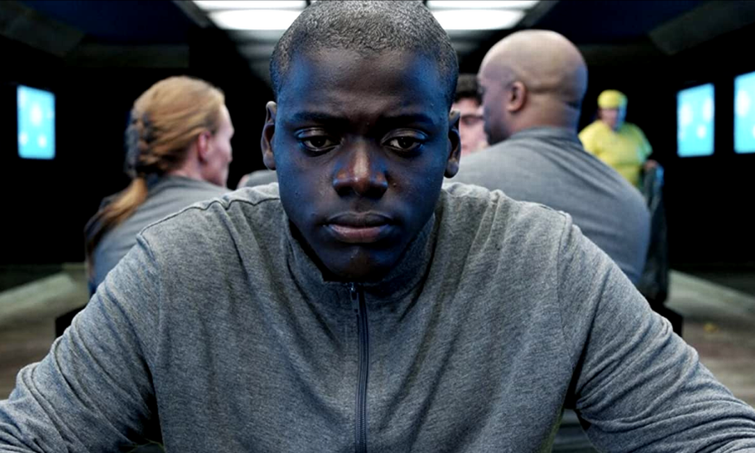 Daniel Kaluuya em 'Black mirror', em 2011 Foto: Reprodução