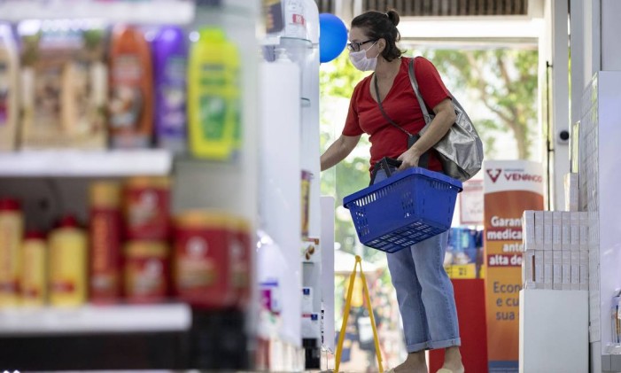 Os produtos e serviços têm impostos municipais, estaduais e federais Foto: Ana Branco / Agência O Globo