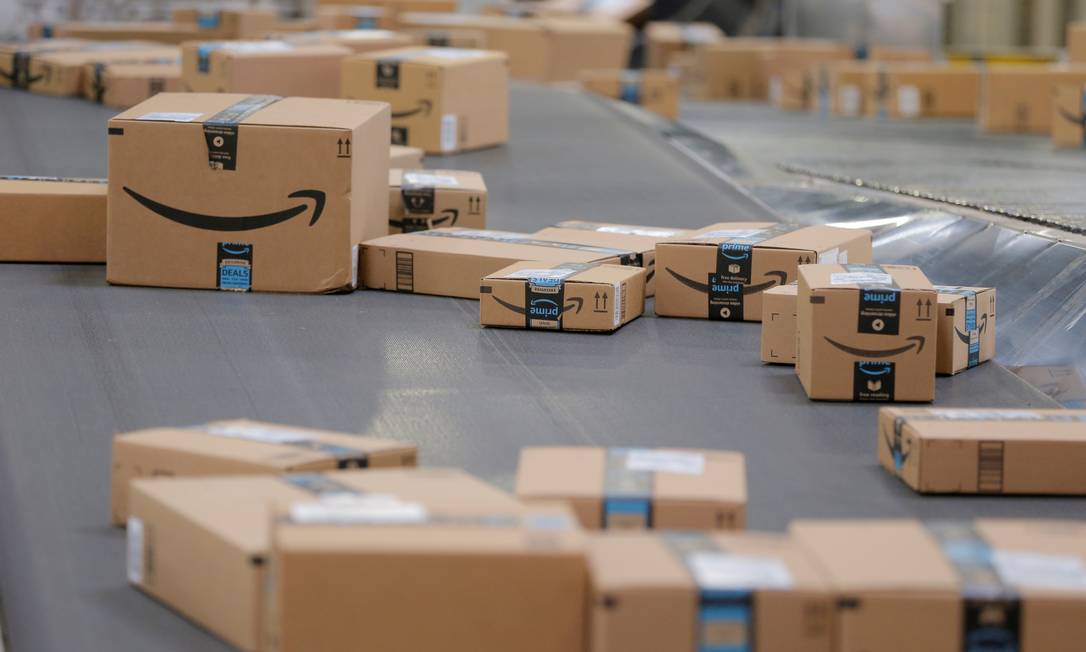 Pacotes da Amazon em um centro de distribuição da empresa em New Jersey, nos Estados Unidos Foto: Lucas Jackson / Reuters