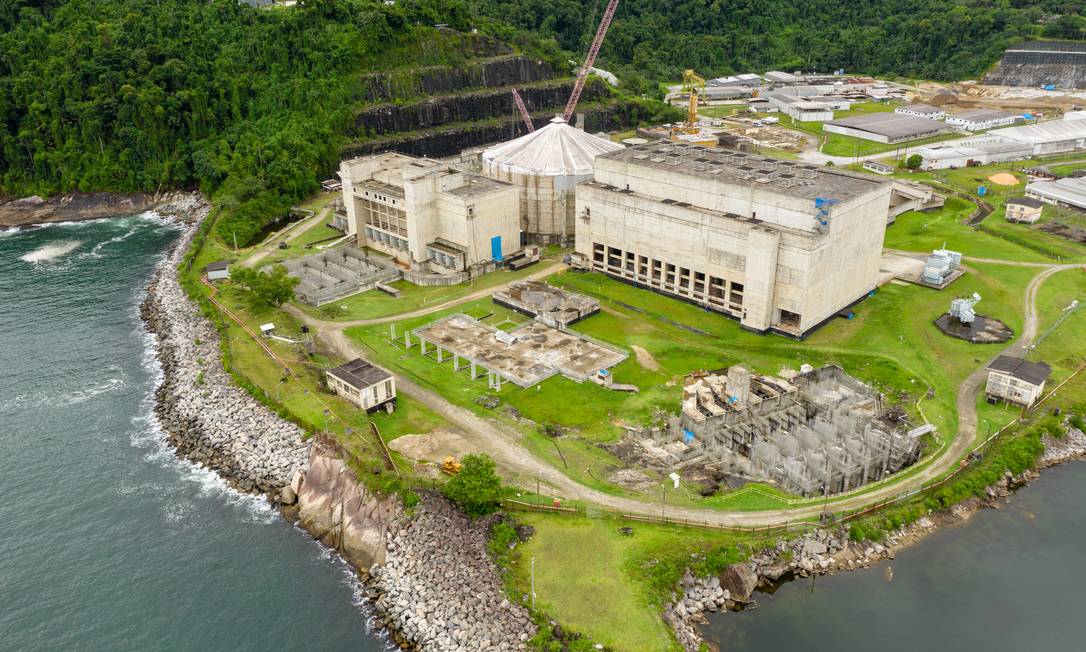 Usina de Angra 3: há peças paradas no galpão da empresa desde 1984 Foto: Brenno Carvalho / Agência O Globo