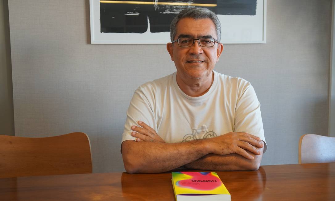 O jornalista científico Marcelo Leite, autor de "Psiconautas: viagens com a ciência psicodélica brasileira", livro publicado pela editora Fósforo Foto: Divulgação