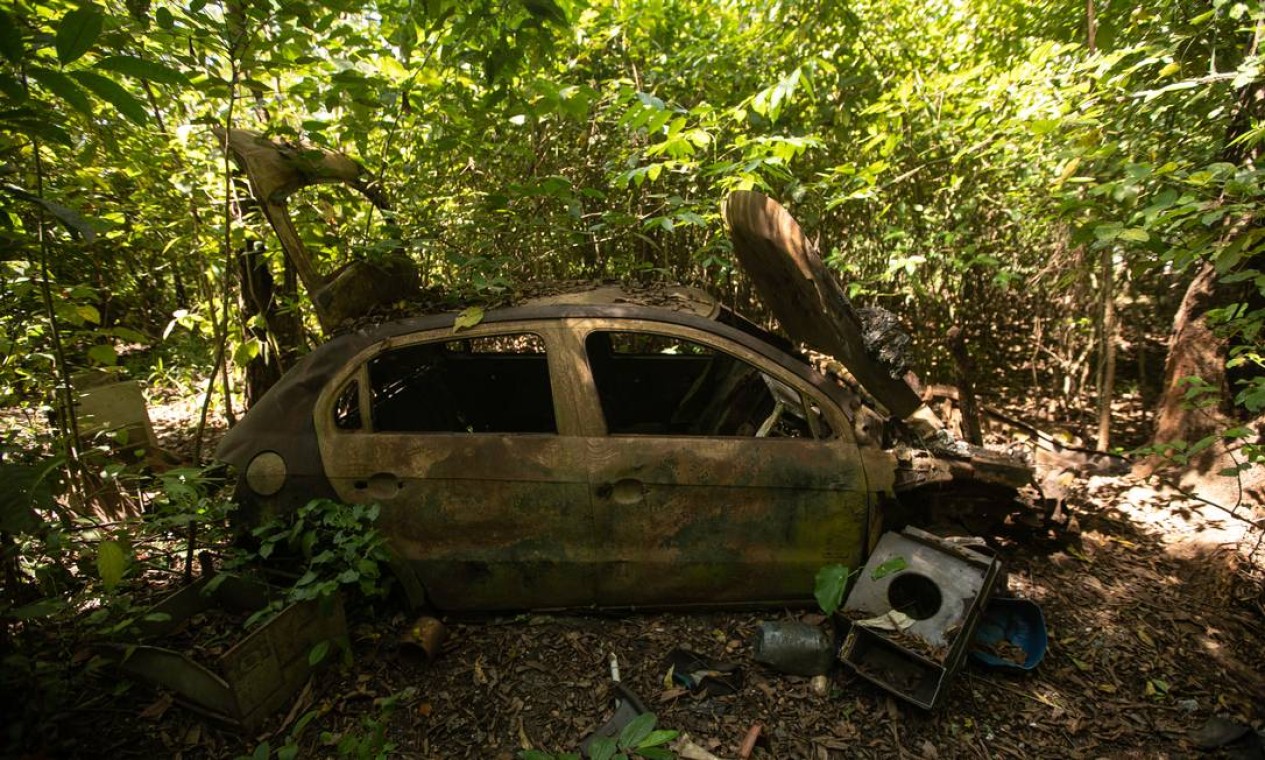 Carro do Ibama destruído em Humaitá Foto: Brenno Carvalho / Agência O Globo