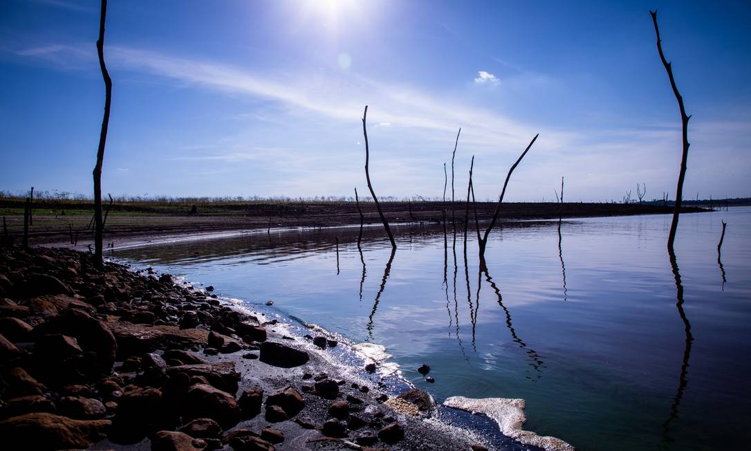 Uusina Hidreletrica de Marimbondo, localizada na divis de São Paulo e Minas Gerais. Nível do reservatório está abaxo de 10% Foto: Ferdinando Ramos / Agência O Globo