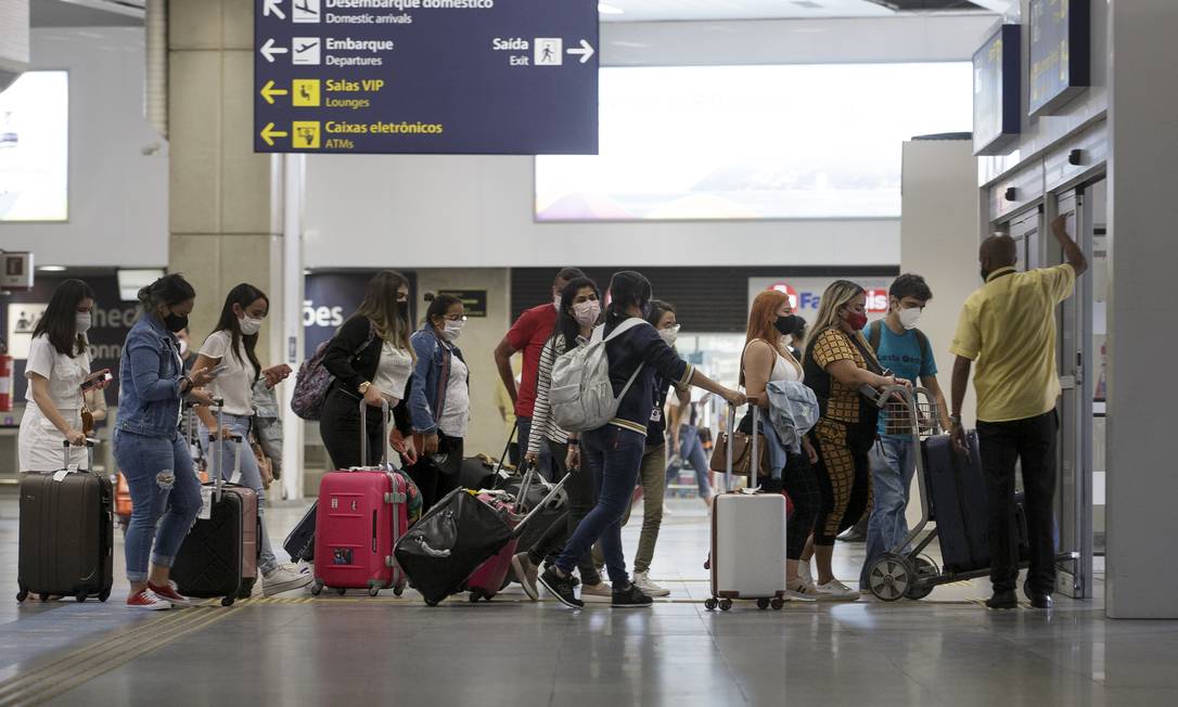 Movimento no aeroporto internacional Galeão Tom Jobim Foto: Márcia Foletto / Agência O Globo