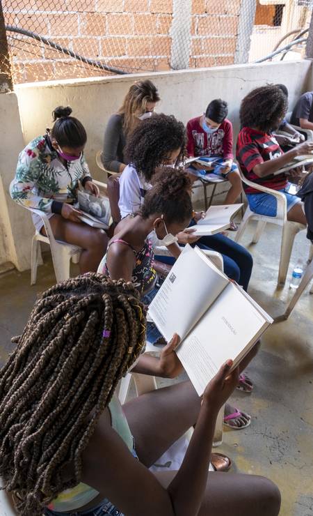 Questões sobre a liberdade, o relacionamento com os pais e a descoberta da sexualidade, que estão presentes na obra, floresceram naturalmente durante a experiência literária Foto: Sergio Greif