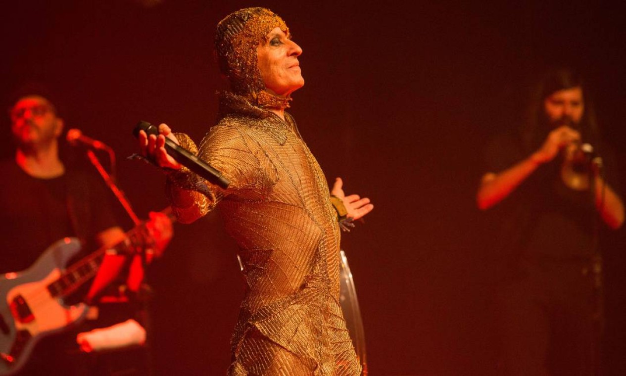 Ney em seu show “Bloco na rua”, em que interpreta canções de Itamar Assumpção, Caetano Veloso, Sergio Sampaio, Chico Buarque e do Secos & Molhados Foto: Marcos Hermes