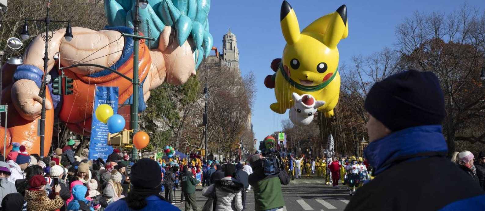 Balões do Goku, personagem do desenho Dragon Ball, e o icônico Pokémon Pikachu, na parada do Dia de Ação de Graças de 2018 em Nova York Foto: GABRIELLA ANGOTTI-JONES / NYT/22-11-18
