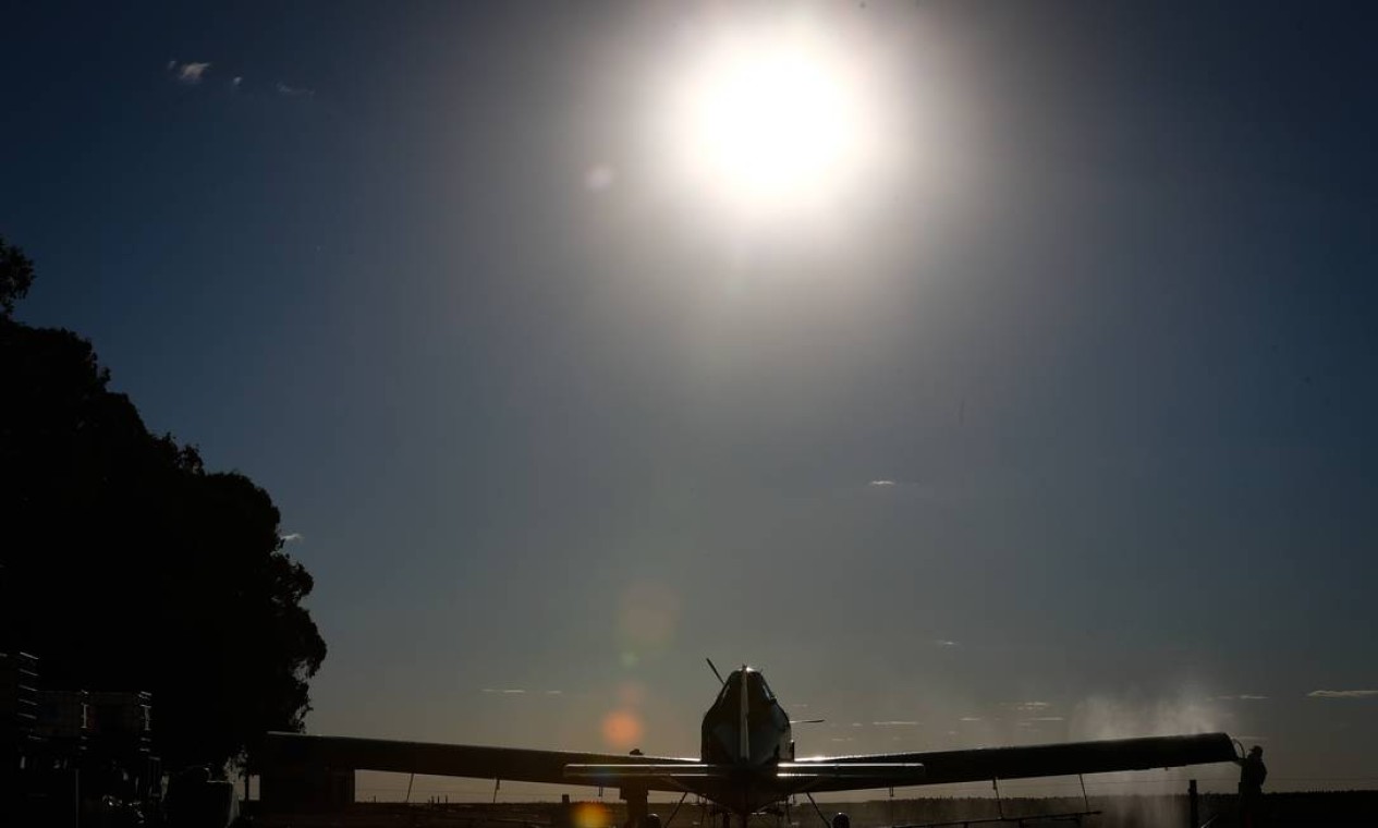 Cerca de 40 pousos e decolagens ocorrem por dia no aeródromo de Barreiras Foto: Pablo Jacob / Agência O Globo