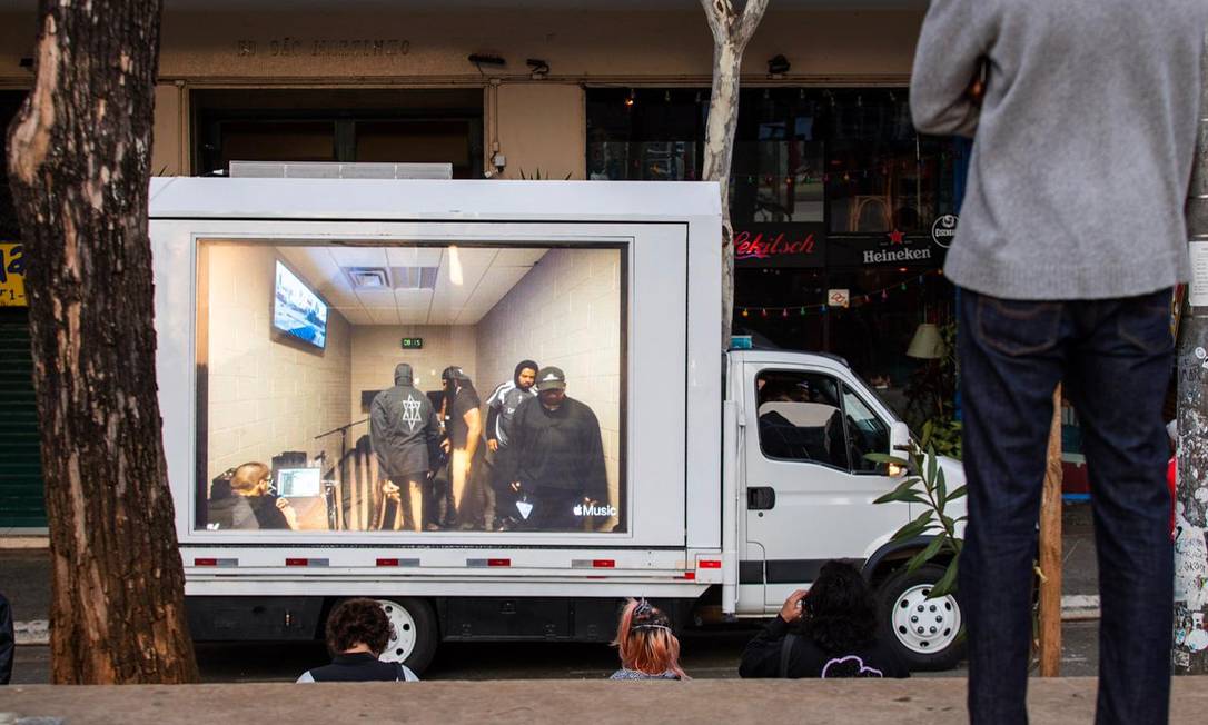 Caminhão transmitiu Kanye West ao vivo pelo Rio e São Paulo na quinta-feira Foto: Divulgação/Diego Padilha