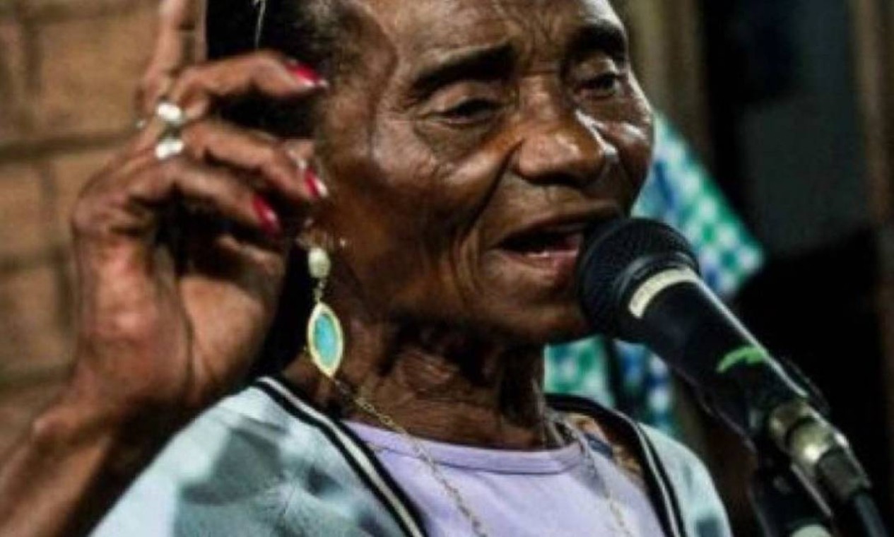 Dona Lia do Coco, mestra de ciranda e roda de coco, morreu de causas não reveladas. Foto: Reprodução/Facebook