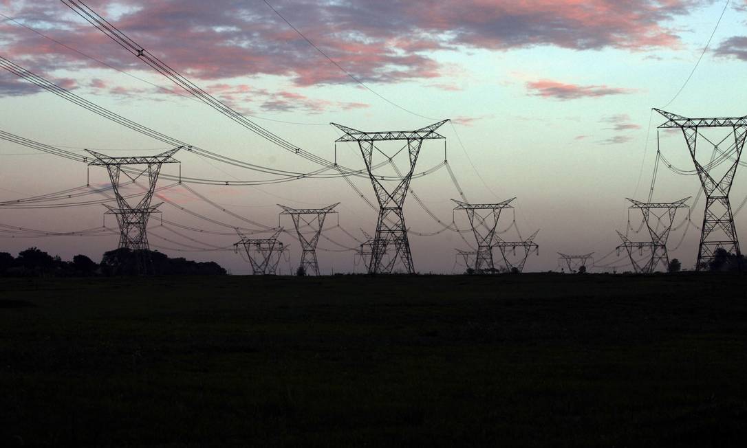 Linhas de transmissão de energia na região da usina hidrelétrica de Itaipu Foto: Dado Galdieri / Bloomberg