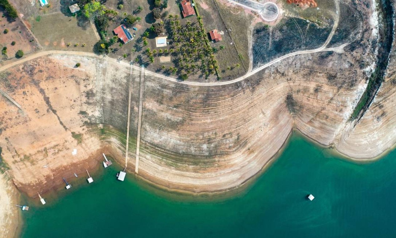 O nível dos reservatórios do centro-sul do país já estão em níveis mais baixos que os que levaram à crise que levou ao racionamento de energia em 2001 Foto: Agência O Globo