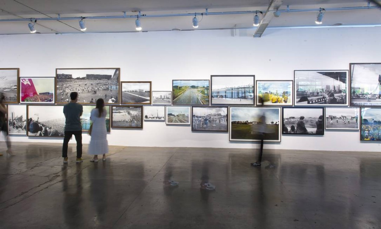 Fotos de Mauro Restiffe expostas no Pavilhão da Bienal Foto: Edilson Dantas / Agência O Globo