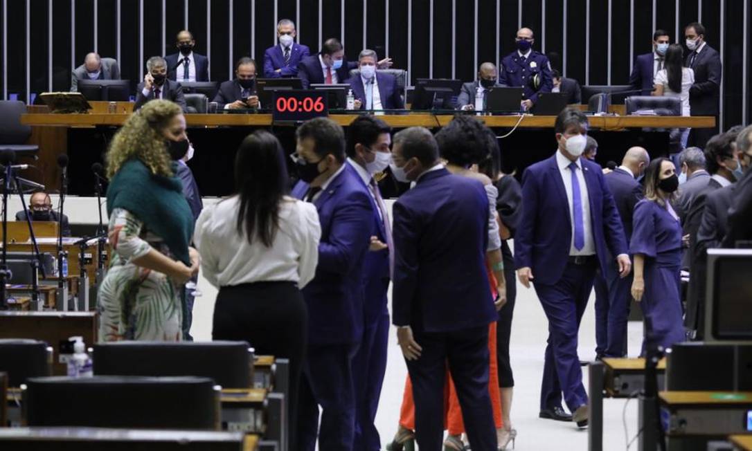 Deputados retomam quarentena para juízes, militares e policiais em votação do Código Eleitoral Foto: Agência Câmara